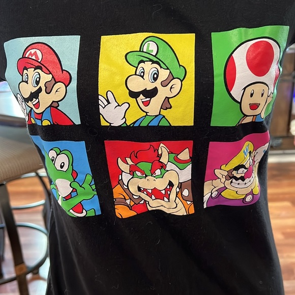 🆑FINAL PRICE‼️ Super Mario bros size large juniors (11-13) fitted tee shirt - Picture 2 of 4